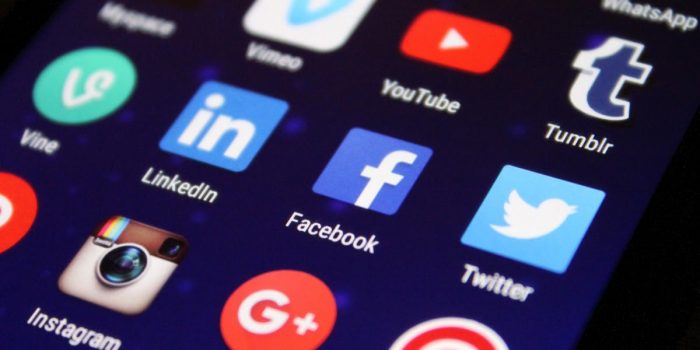 Come diventare Nomade digitale: i social media